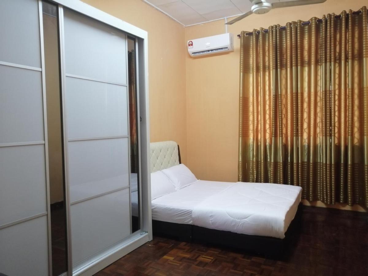 Kluang Barat Homestay Exterior foto