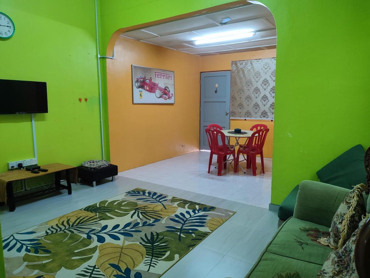 Kluang Barat Homestay Exterior foto